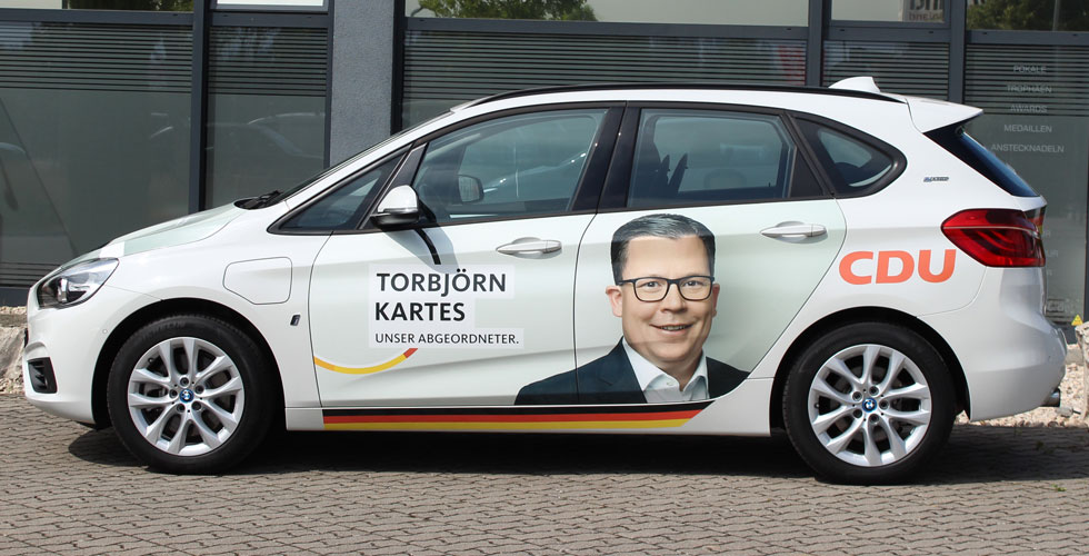 Fahrzeugfolierung Bundestagwahlkampfauto Torbjörn Kartes bei Firma Baist GmbH in Ludwigshafen