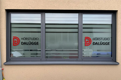 Schaufensterfolierung für das Hörstudio Dalügge