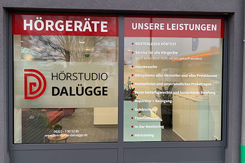 Schaufensterfolierung für das Hörstudio Dalügge