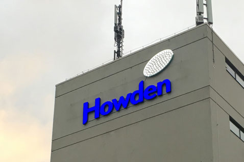Montage Bilder des neuen Logos Howdens