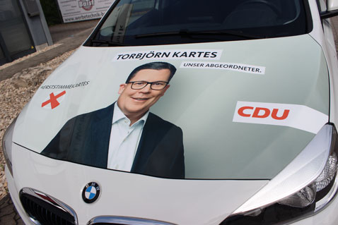 Wahlkampffahrzeug Beklebung Torbjörn Kartes