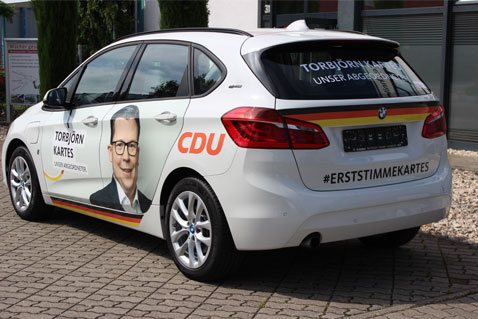 Wahlkampffahrzeug Beklebung Torbjörn Kartes