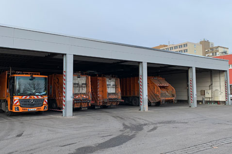 Beklebung Halleneinfahrten mit selbstreflektierende Warnbaken