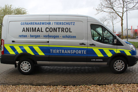 Auffälliges Design für das Fahrzeug der Tierrettung