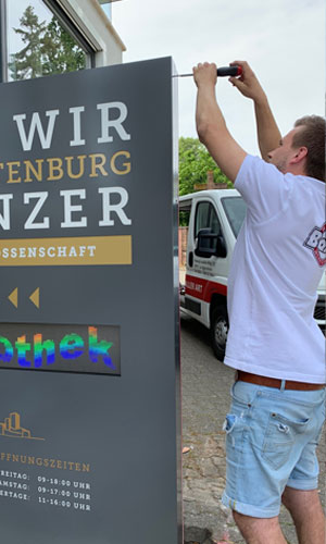 Wachtenburg Winzer Leuchtpylon mit LED-Anzeige